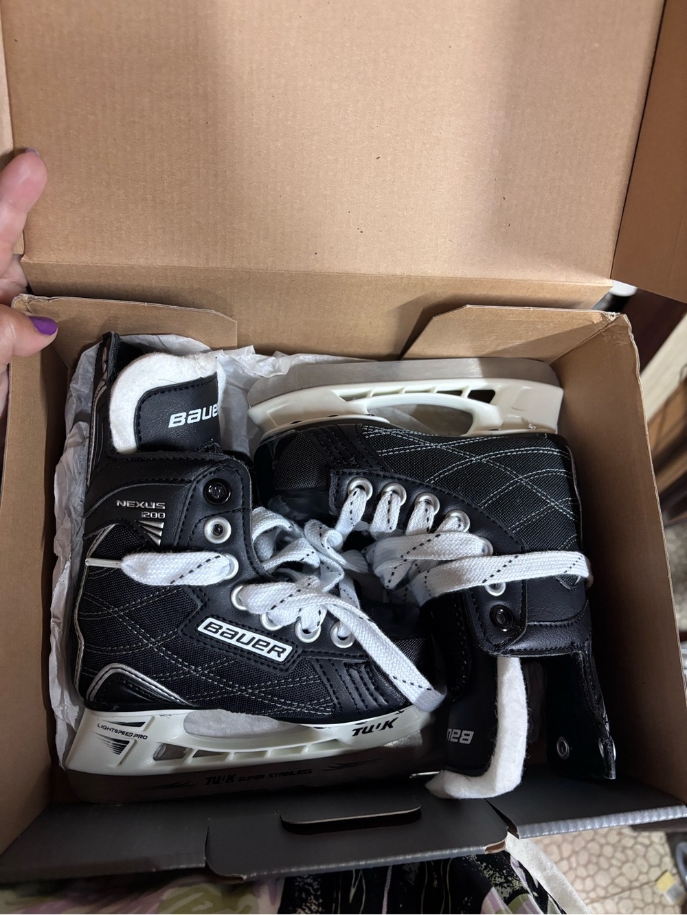 Youth Black Nexus ice hockey skates- size 8